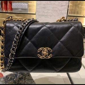 Chanel
19 Flap Bag Quilted Lambskin (This is my final price)